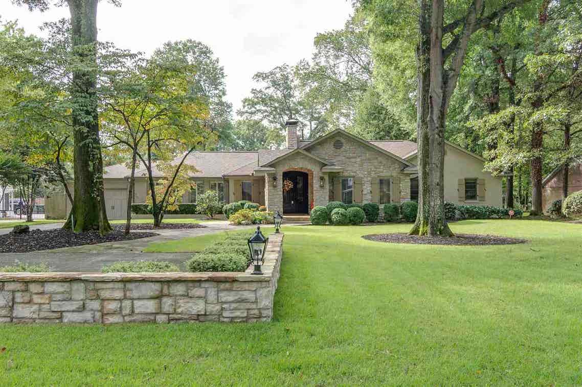 5179 Shady Grove Rd, Memphis, TN 38117