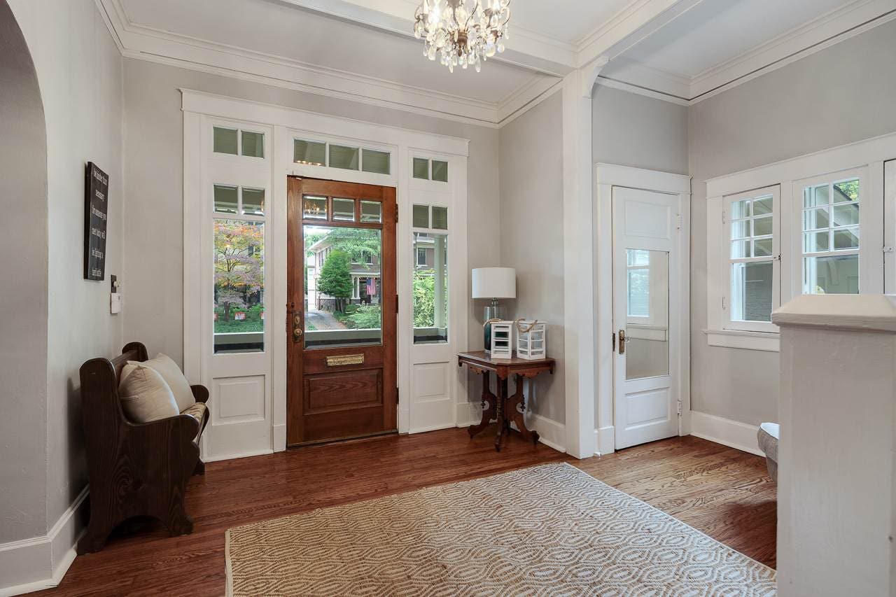 Sold 1575 Vinton Ave, Memphis, TN 38104 4 Beds / 2 Full Baths / 1