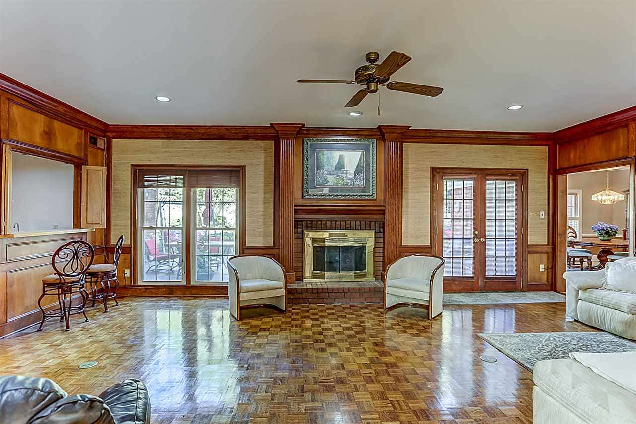 Sold 450 N Walnut Bend Rd, Cordova, TN 38018 4 Beds / 3 Full Baths