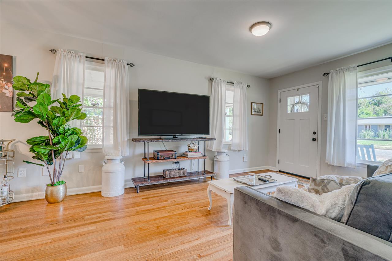 Sold 1321 Wilbec Rd, Memphis, TN 38117 3 Beds / 1 Full Bath 205,000