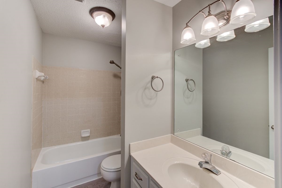 293 Summerfield Ln, Memphis, TN 38018