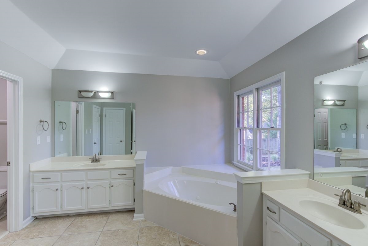 293 Summerfield Ln, Memphis, TN 38018