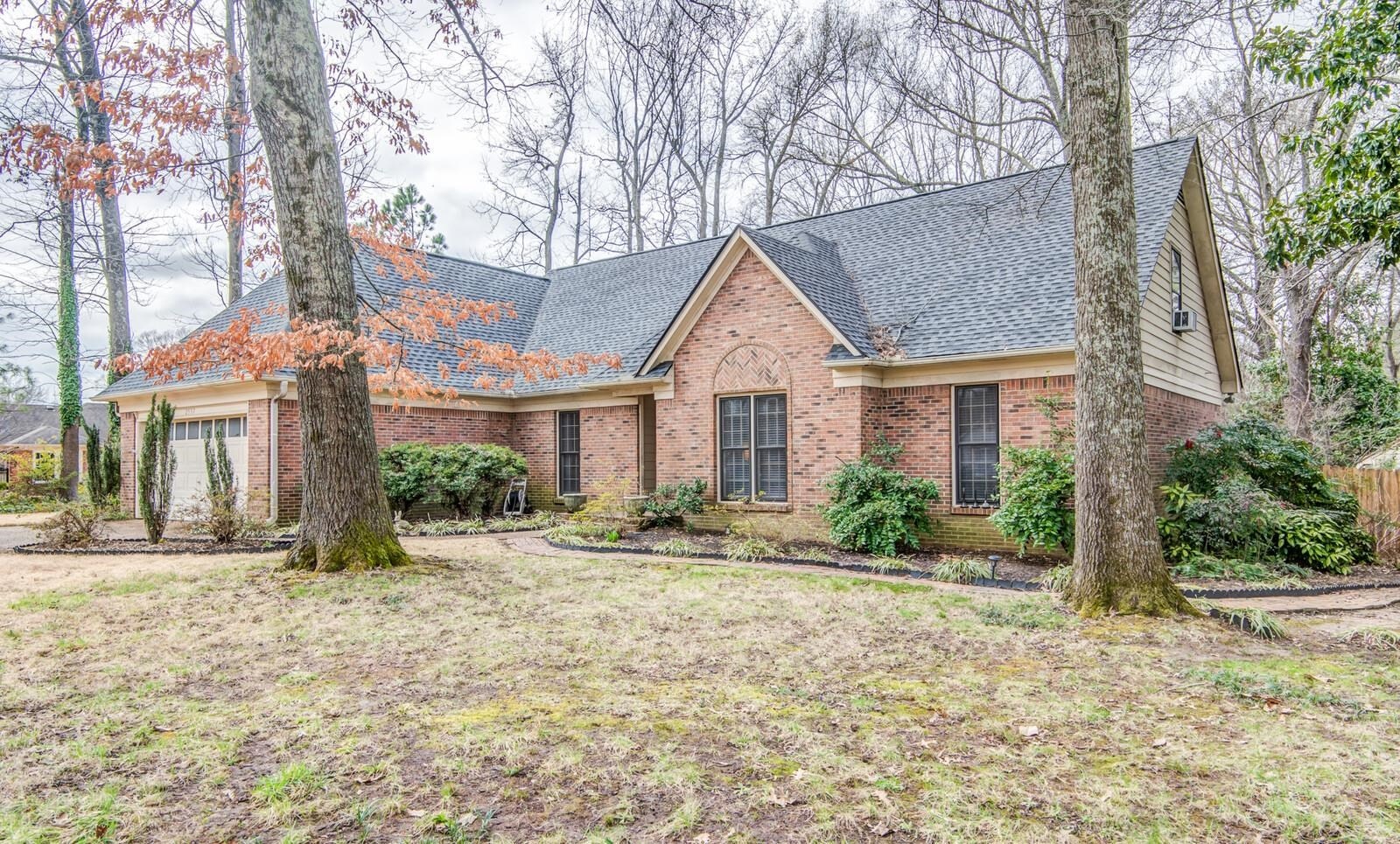 2557 Tickle Dr, Bartlett, TN 38134