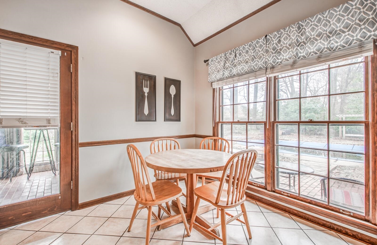 2557 Tickle Dr, Bartlett, TN 38134