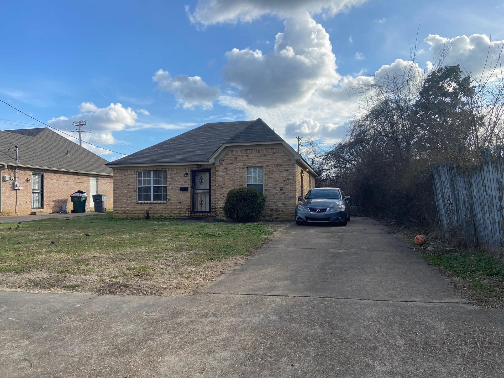 For Sale 2583 Faxon Ave, Memphis, TN 38112 3 Beds / 1 Full Bath / 1